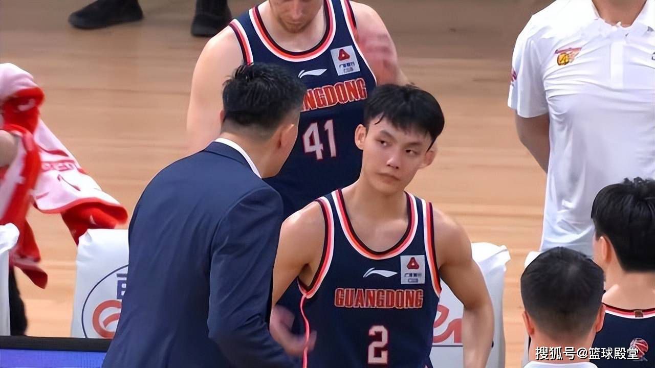 砍分盛宴!布里奇斯20投12中 砍下42分5板3助3帽 NBA常规赛篮网129-101战胜魔术。